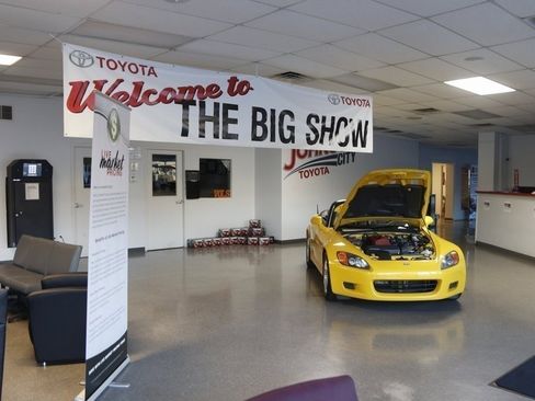 Used 2014 Toyota RAV4 XLE image 8