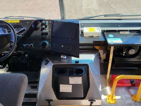 Used 2019 Ford E-450 and Econoline 450 Super Duty RWD image 29