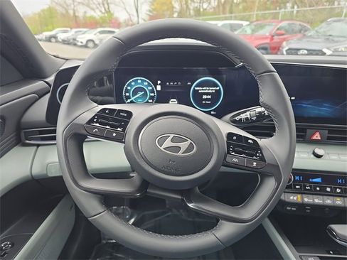 New 2025 Hyundai Elantra Limited image 14