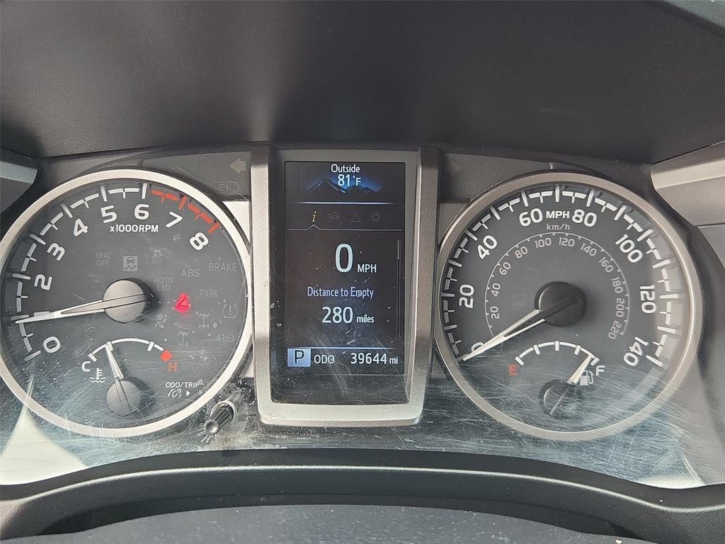 Used 2022 Toyota Tacoma SR5 RWD image 3