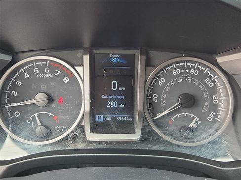 Used 2022 Toyota Tacoma SR5 RWD image 3