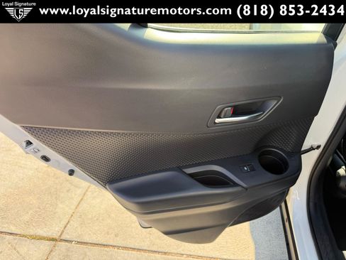 Used 2018 Toyota C-HR XLE FWD image 13