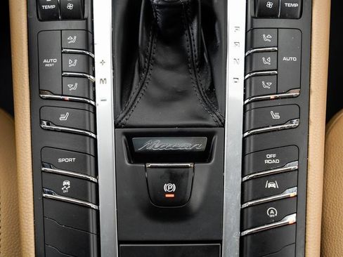 Used 2017 Porsche Macan image 20