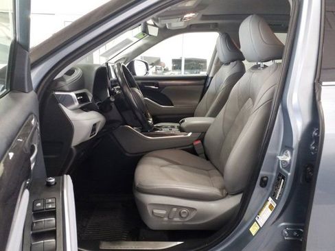 Used 2021 Toyota Highlander Platinum AWD/4WD image 12