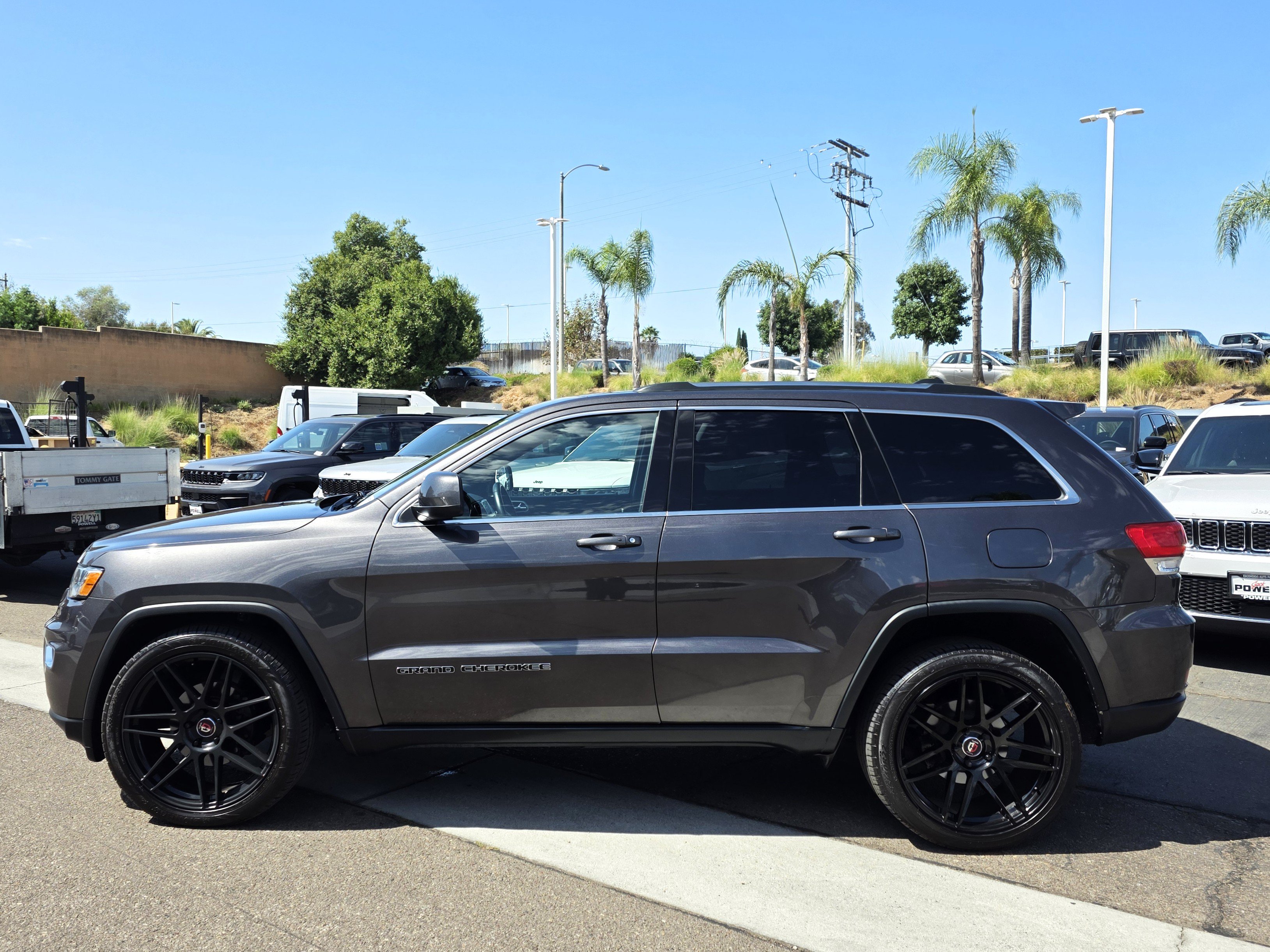 Certified 2019 Jeep Grand Cherokee Laredo w/ Laredo X Package RWD image 2