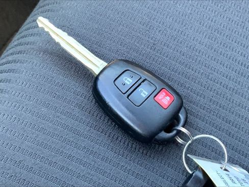 Used 2016 Toyota RAV4 LE AWD/4WD image 15