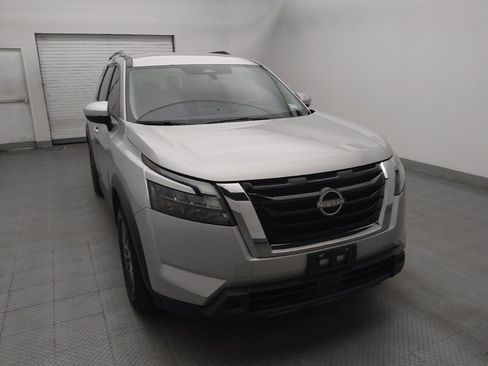 Used 2023 Nissan Pathfinder SV AWD/4WD image 14