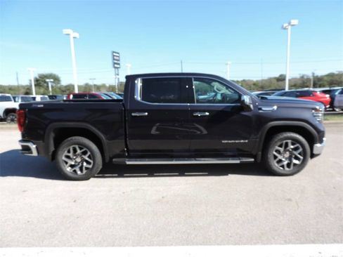 New 2026 GMC Sierra 1500 SLT image 4