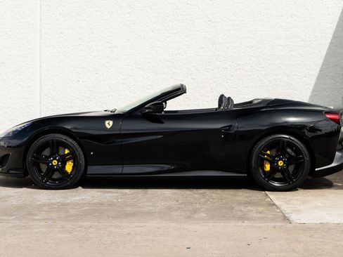 Used 2020 Ferrari Portofino image 11