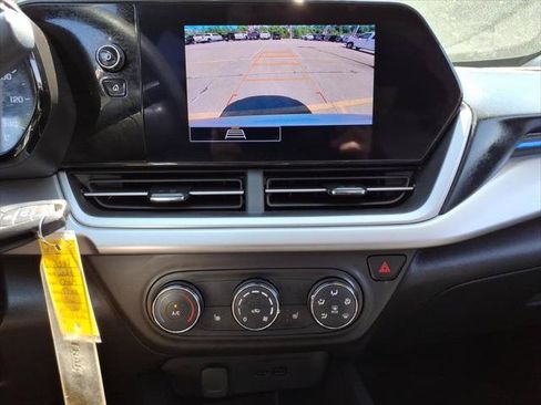 Used 2024 Chevrolet Trax LS w/ LS Convenience Package FWD image 15