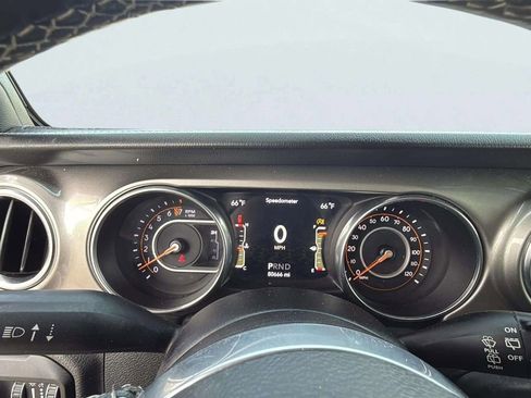 Used 2018 Jeep Wrangler Unlimited Sahara image 11