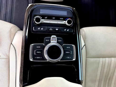 Used 2018 Genesis G90 5.0 Ultimate image 14