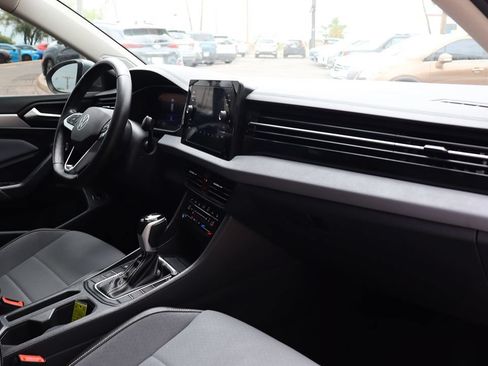 Used 2025 Volkswagen Jetta SE FWD image 35
