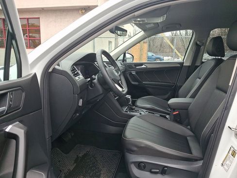 Certified 2022 Volkswagen Tiguan SE image 13