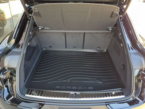 New 2026 Porsche Cayenne Coupe AWD/4WD image 21