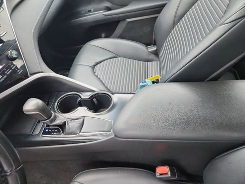 Used 2018 Toyota Camry SE image 11