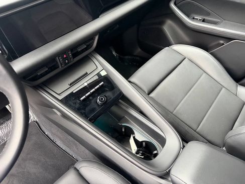 Certified 2025 Porsche Macan 4S Electric AWD/4WD image 23