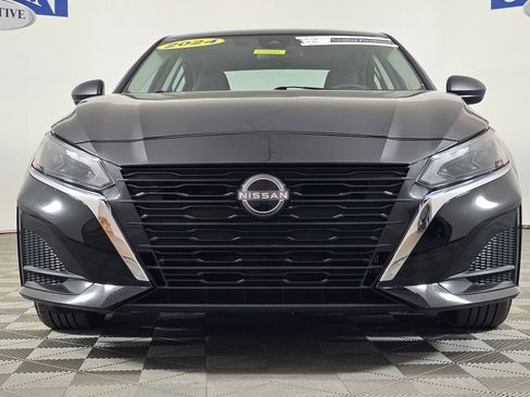 Used 2024 Nissan Altima 2.5 SV image 9