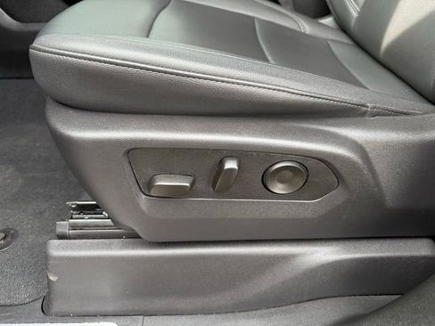 Used 2025 GMC Sierra 2500 SLT w/ SLT Premium Package image 13