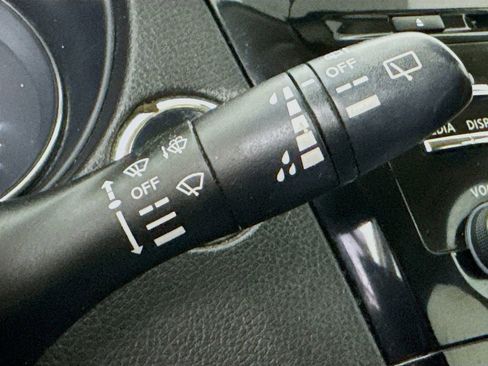 Used 2017 Nissan Rogue SV FWD image 15