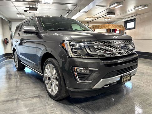 Used 2019 Ford Expedition Platinum image 2
