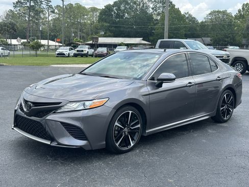 Used 2020 Toyota Camry XSE FWD image 9