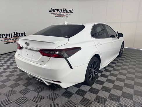 Used 2022 Toyota Camry SE w/ Convenience Package FWD image 7