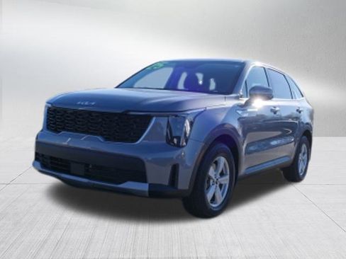 Certified 2025 Kia Sorento LX image 7