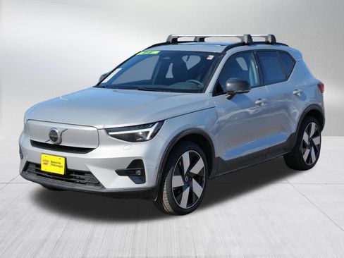 Used 2023 Volvo XC40 Recharge Ultimate image 3