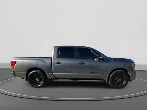 Used 2019 Nissan Titan SV w/ SV Convenience Package image 5