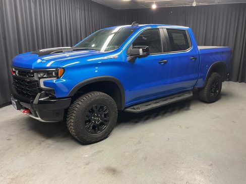 Used 2025 Chevrolet Silverado 1500 ZR2 w/ Technology Package image 2