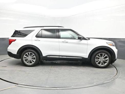 Used 2022 Ford Explorer XLT w/ Equipment Group 202A AWD/4WD image 8