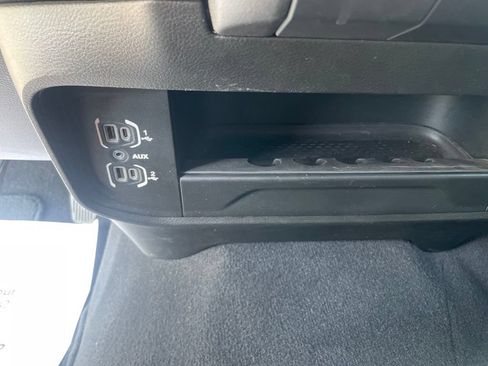 Used 2024 RAM 2500 Big Horn AWD/4WD image 19