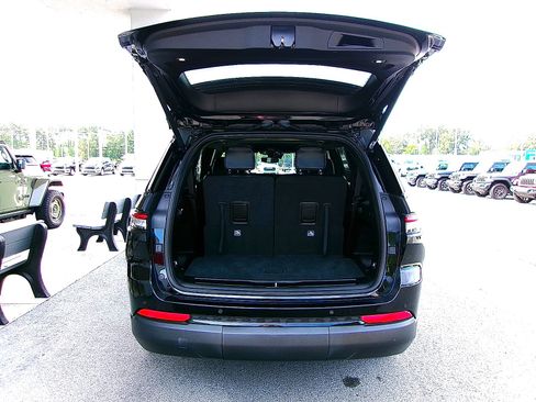 Used 2023 Jeep Grand Cherokee L Laredo AWD/4WD image 21