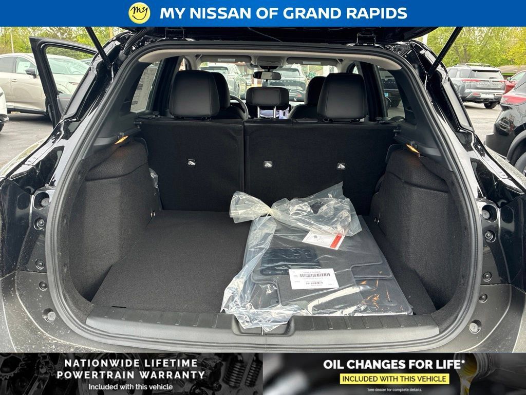 New 2026 Nissan Kicks SR AWD/4WD image 22