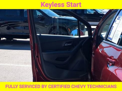 Used 2022 Chevrolet Trax LT w/ Driver Confidence Package AWD/4WD image 23