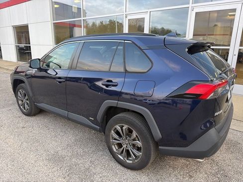 Used 2022 Toyota RAV4 XLE Premium AWD/4WD image 2