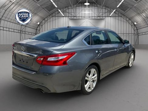 Used 2016 Nissan Altima 3.5 SL w/ 3.5 Technology Package FWD image 3