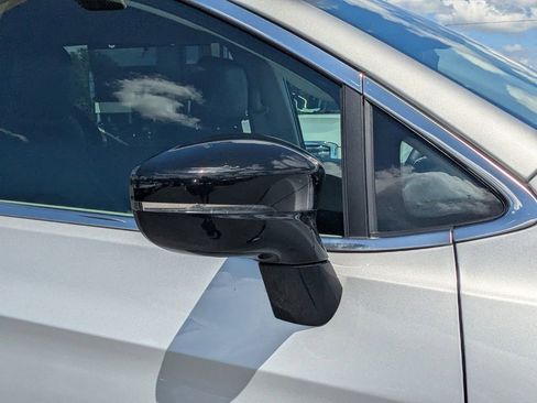 Used 2024 Chrysler Pacifica Touring-L FWD image 11