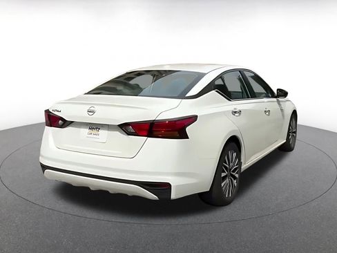Used 2025 Nissan Altima 2.5 SV FWD image 13