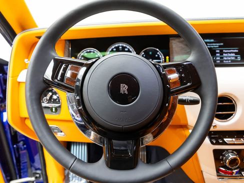 Used 2023 Rolls-Royce Phantom Sedan w/ The Phantom Package RWD image 16