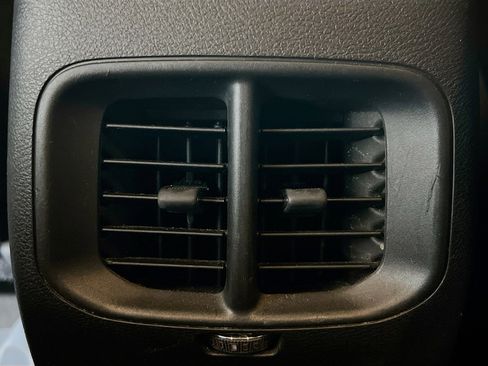 Used 2023 Jeep Cherokee Altitude Lux image 18