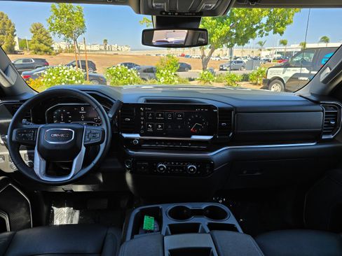 Used 2025 GMC Sierra 1500 SLT image 25