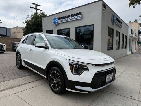 Used 2024 Kia Niro EX FWD image 2