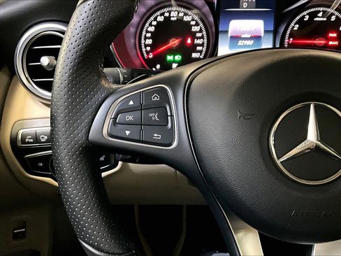 Used 2018 Mercedes-Benz GLC 300 4MATIC image 24