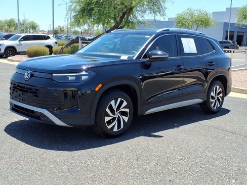 Certified 2025 Volkswagen Tiguan S FWD image 3
