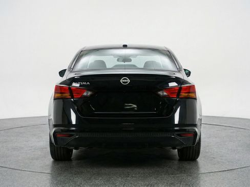 Used 2025 Nissan Altima 2.5 SV FWD image 7