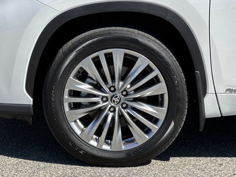 New 2026 Toyota Highlander Platinum image 25