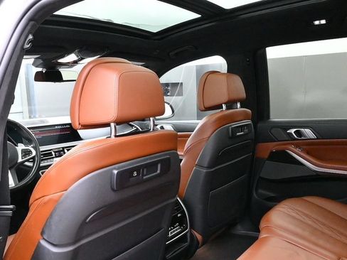 Used 2021 BMW X7 M50i w/ Dynamic Handling Package AWD/4WD image 26