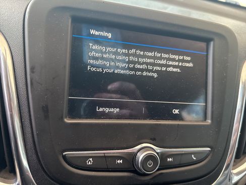 Used 2019 Chevrolet Equinox LT FWD image 10